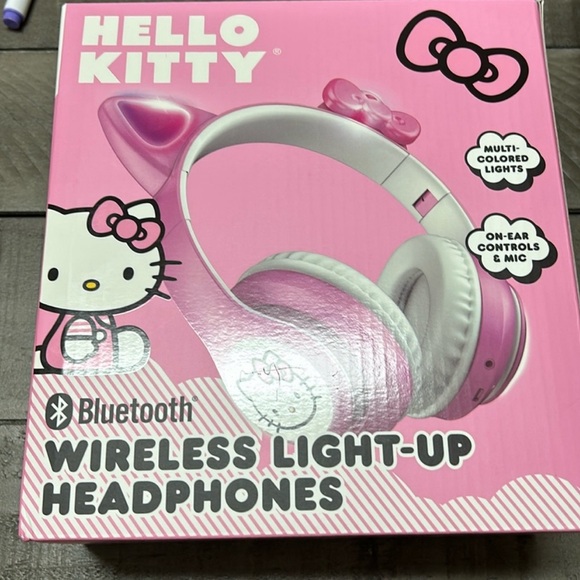 Hello kitty headphones - Picture 3 of 3